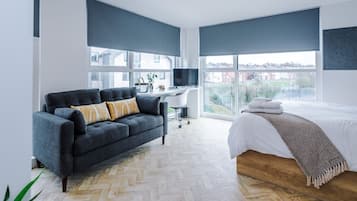 Iron/ironing board, WiFi, bed sheets