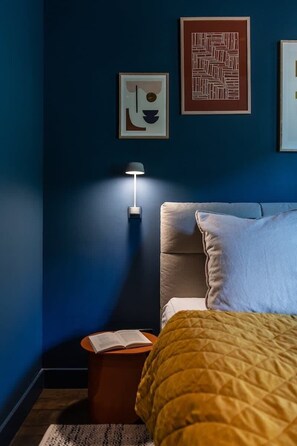 WiFi, bed sheets