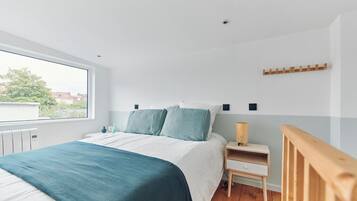 1 dormitorio, tabla de planchar con plancha, Internet y ropa de cama