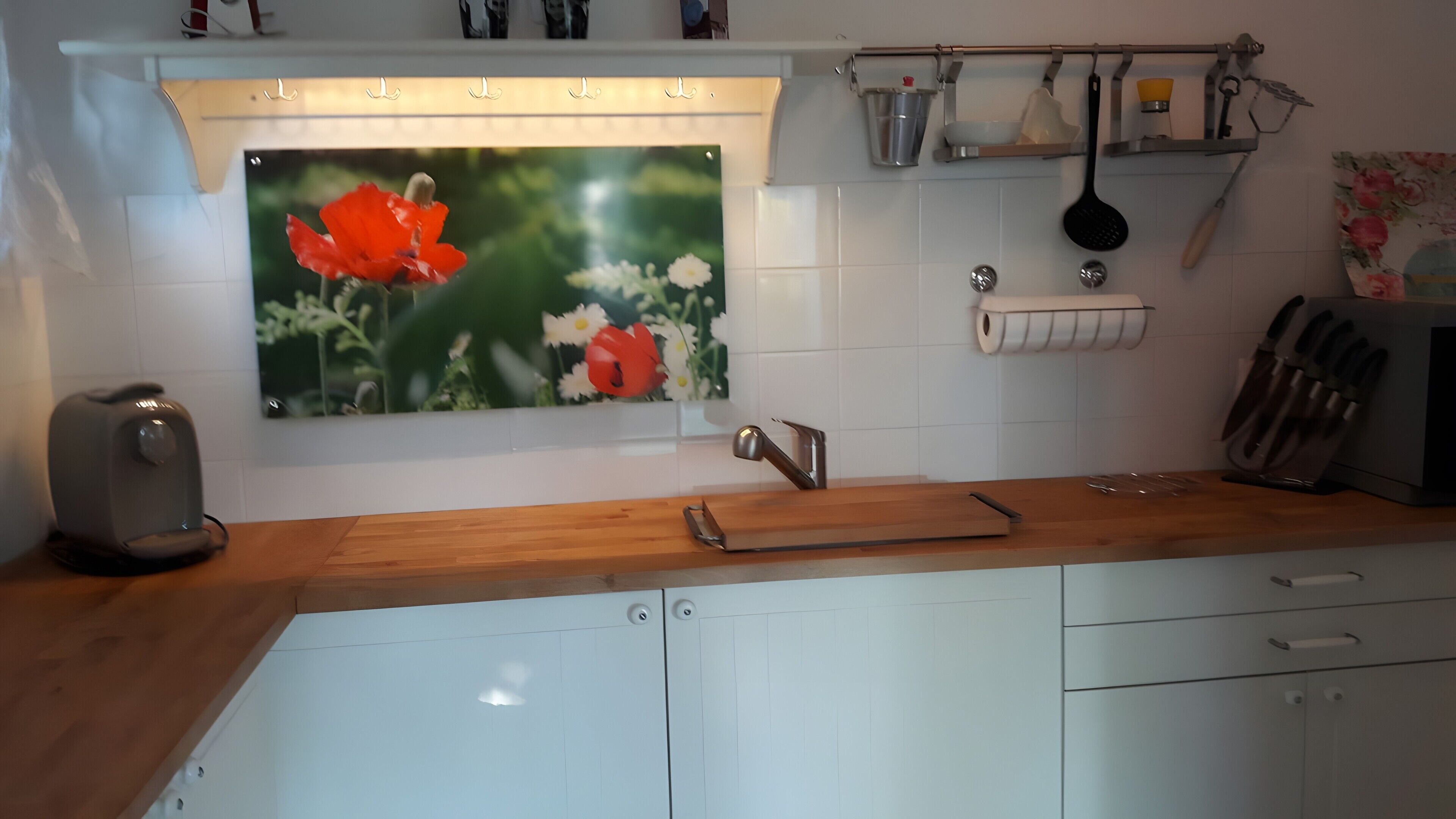 Wasserkocher mit Kaffee-/Teezubehör, Kühlschrank, Ofen, Herdplatte