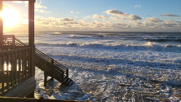 På stranden