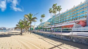 Beach - Triple Room with Private Bathroom and Wi-Fi (Las Palmas de Gran Canaria)