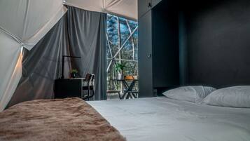 2 bedrooms, desk, WiFi, bed sheets