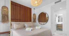 5 bedrooms, in-room safe, iron/ironing board, free WiFi - Villa Sandline | Beachside - Pool - Cinema (Marbella)