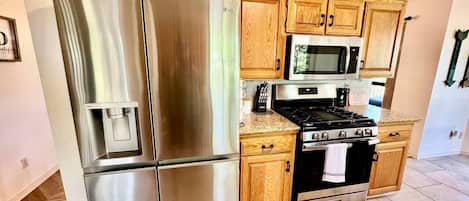 Coffee/tea maker, fridge, microwave, oven