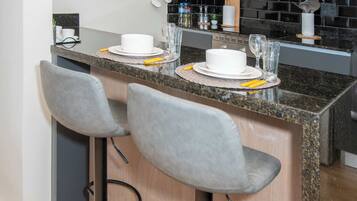 Apartment, City View | Dining