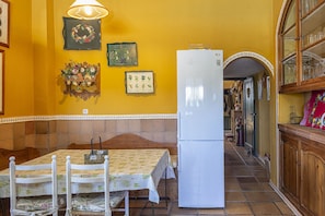 Dining - Charming and Spacious Family Villa - Cortijo Sierra y Lago (Arcos de la Frontera)