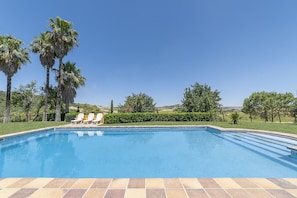 Pool - Charming and Spacious Family Villa - Cortijo Sierra y Lago (Arcos de la Frontera)