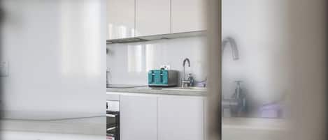 Refrigerador, microondas, horno y parrilla de estufa