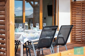 Outdoor dining - Cozy 2-bedroom house in charming Mielenko with AC (Mielenko)