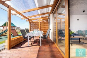 Outdoor dining - Cozy 2-bedroom house in charming Mielenko with AC (Mielenko)