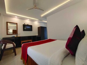 Deluxe Room | Desk, free WiFi - Hotel Rhishabhb (Sri Vijaya Puram)