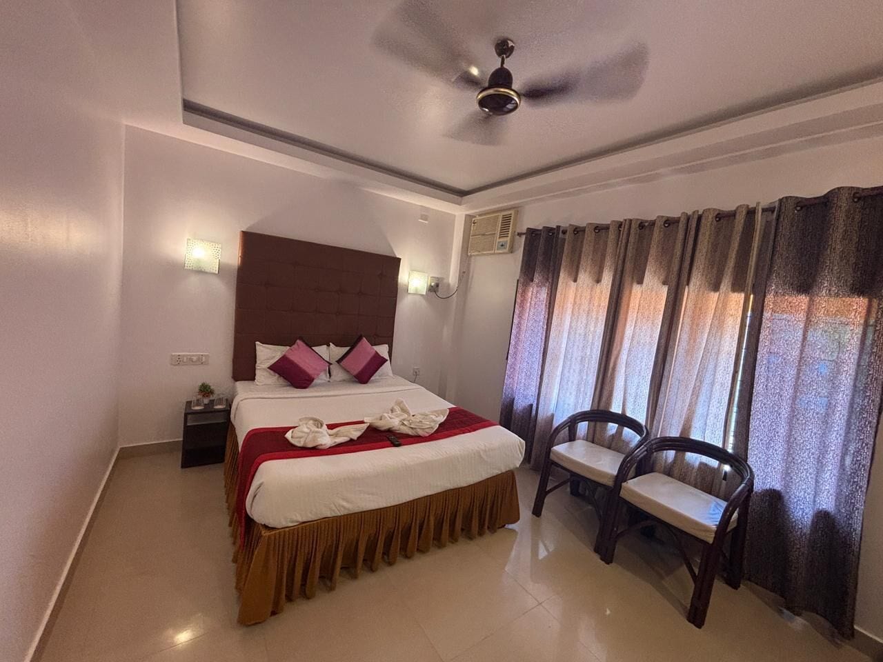 Minibar, desk, free WiFi, bed sheets