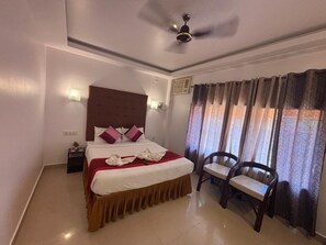 Desk, free WiFi - Hotel Rhishabhb (Sri Vijaya Puram)