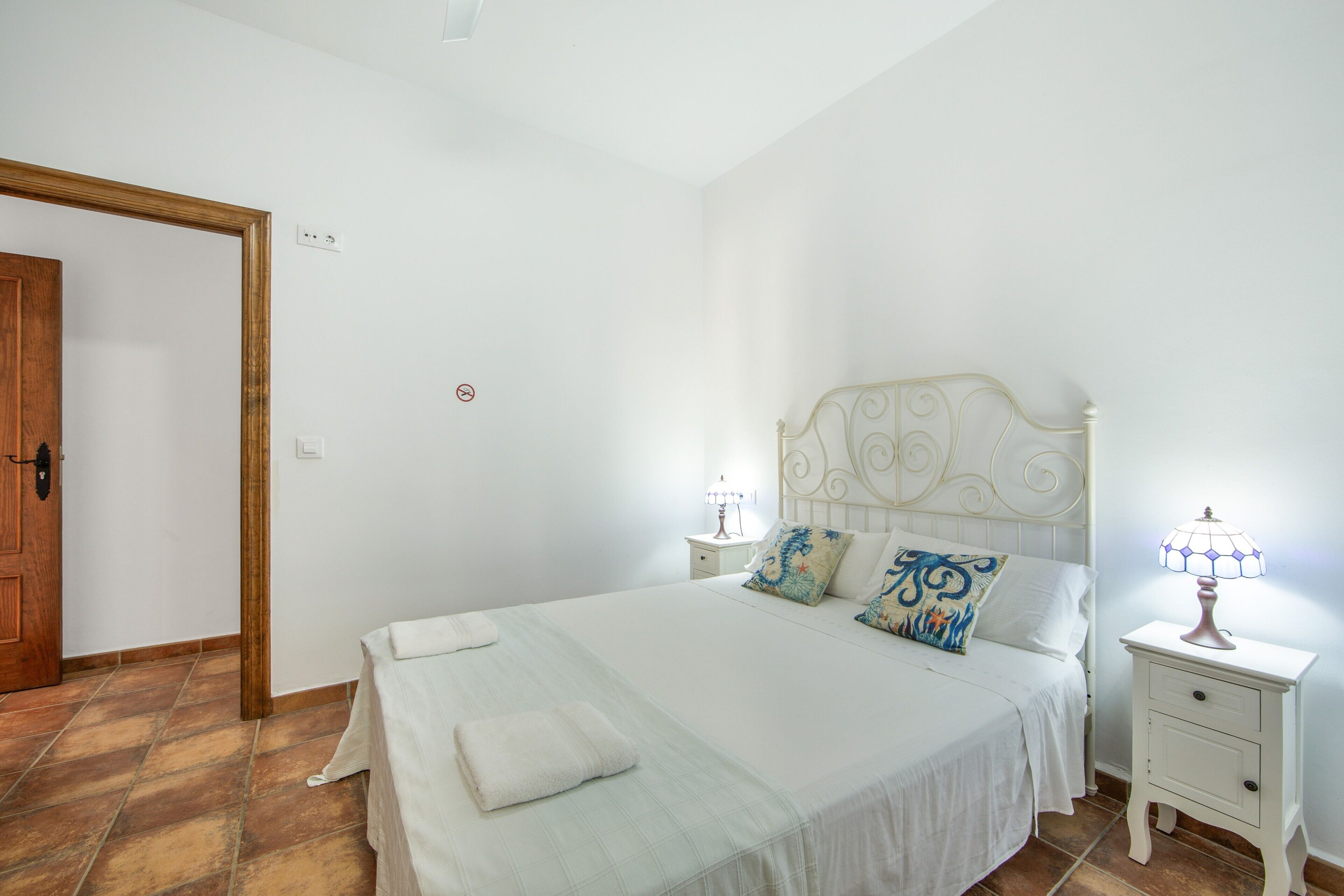 4 dormitorios, tabla de planchar con plancha, wifi y ropa de cama