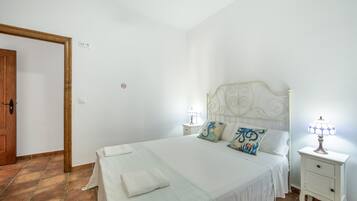4 dormitorios, tabla de planchar con plancha, wifi y ropa de cama