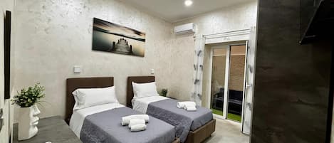3 bedrooms, iron/ironing board, internet, bed sheets