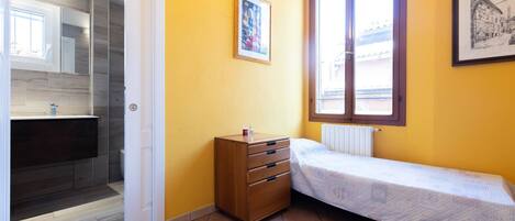 Iron/ironing board, free WiFi, bed sheets