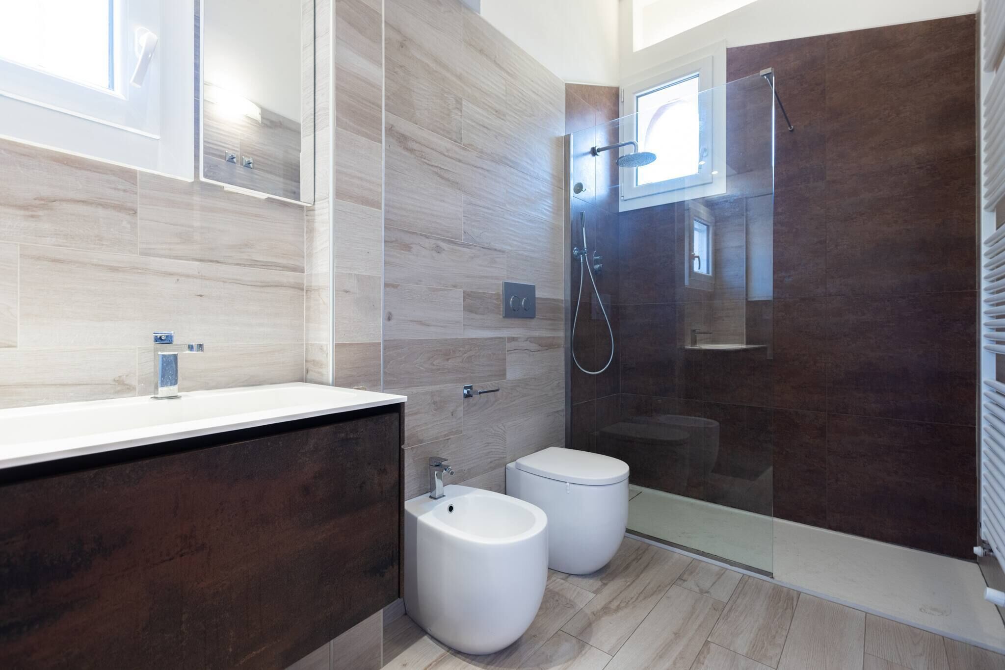 Dusche, Haartrockner, Bidet, Handtücher
