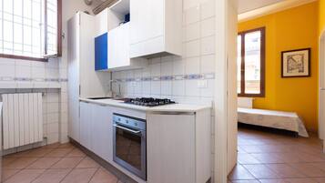 Macchina per tè/caffè, frigorifero, microonde, forno