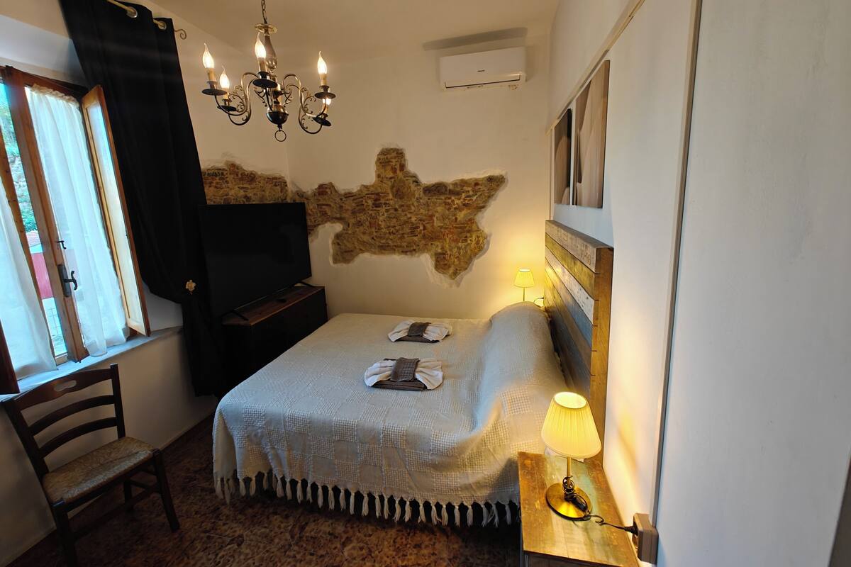 Blackout drapes, iron/ironing board, free WiFi