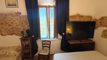 Dreibettzimmer | Verdunkelungsvorhänge, Bügeleisen/Bügelbrett, kostenloses WLAN