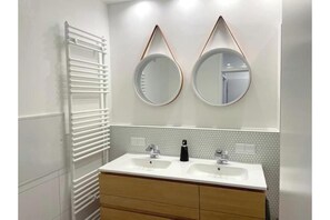 Bathroom - Vrbo Property (Bad Harzburg)