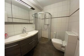 Bathroom - Vrbo Property (Bad Harzburg)