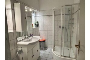 Bathroom - Vrbo Property (Bad Harzburg)