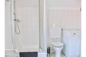 Bathroom - Vrbo Property (Bad Harzburg)