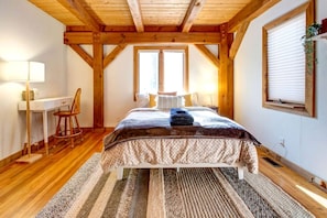 3 bedrooms, desk, iron/ironing board, WiFi - Peaceful Country Retreat with Private Trails, Sauna & Stargazing in Bloomville, New York (Bloomville)