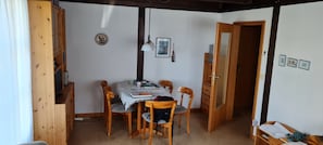 Dining - Apartment 'Fiete Pellworm' with Shared Terrace, Shared Garden and Wi-Fi (Pellworm)