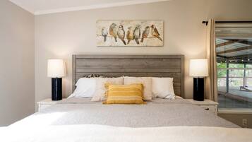 4 bedrooms, desk, iron/ironing board, travel cot