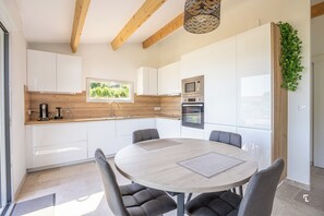 Private kitchen - Vrbo Property (La Ciotat)