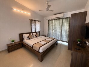 Deluxe Double Room, Balcony, Valley View - Hotel Ragav (Lonavala)