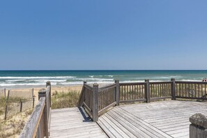 On the beach - Whit's End: Oceanfront, Private Pool, Elevator, Hot Tub, Theater and Game Room (Nags Head)