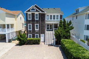 Exterior - Whit's End: Oceanfront, Private Pool, Elevator, Hot Tub, Theater and Game Room (Nags Head)