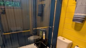 Towels, soap, shampoo, toilet paper