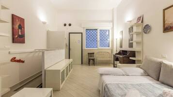 Iron/ironing board, travel cot, free WiFi, bed sheets