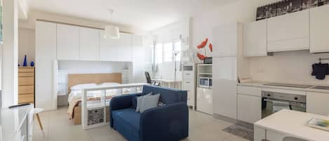 Iron/ironing board, free WiFi, bed sheets