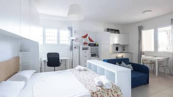 Iron/ironing board, free WiFi, bed sheets