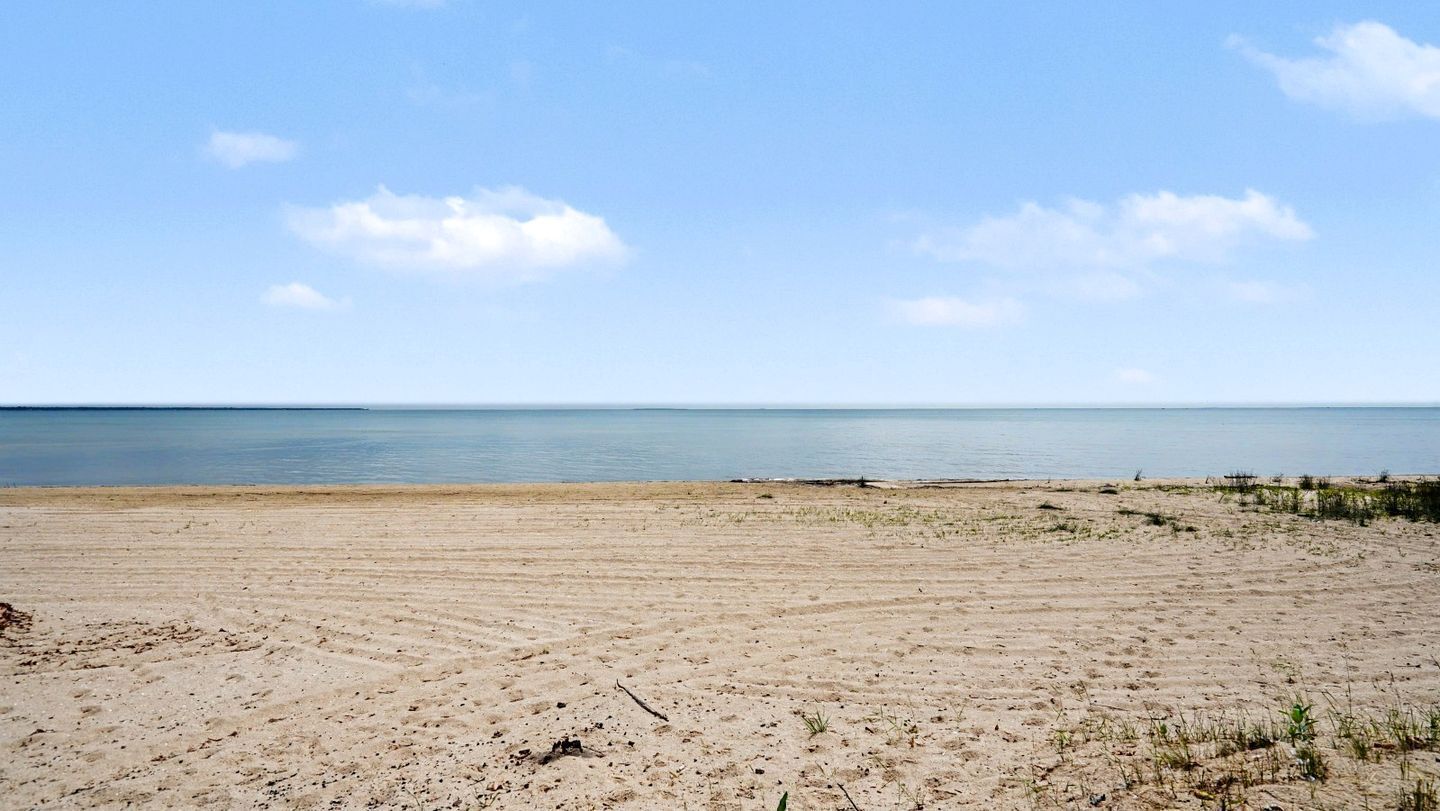 Beach nearby, kayaking, fishing