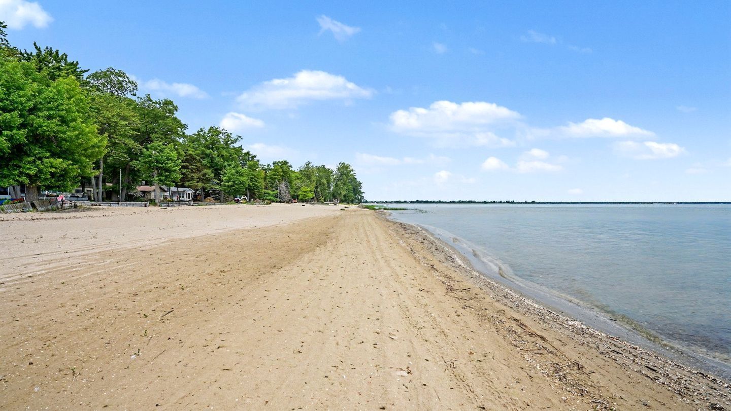 Beach nearby, kayaking, fishing