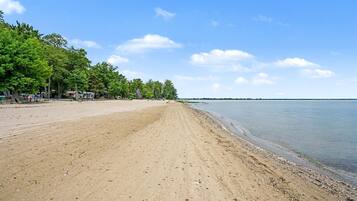Beach nearby, kayaking, fishing