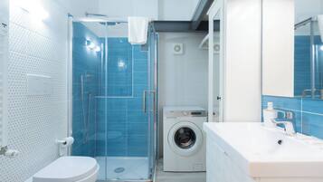 Doccia, asciugacapelli, bidet, asciugamani