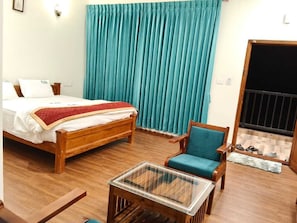 Free rollaway beds, free WiFi