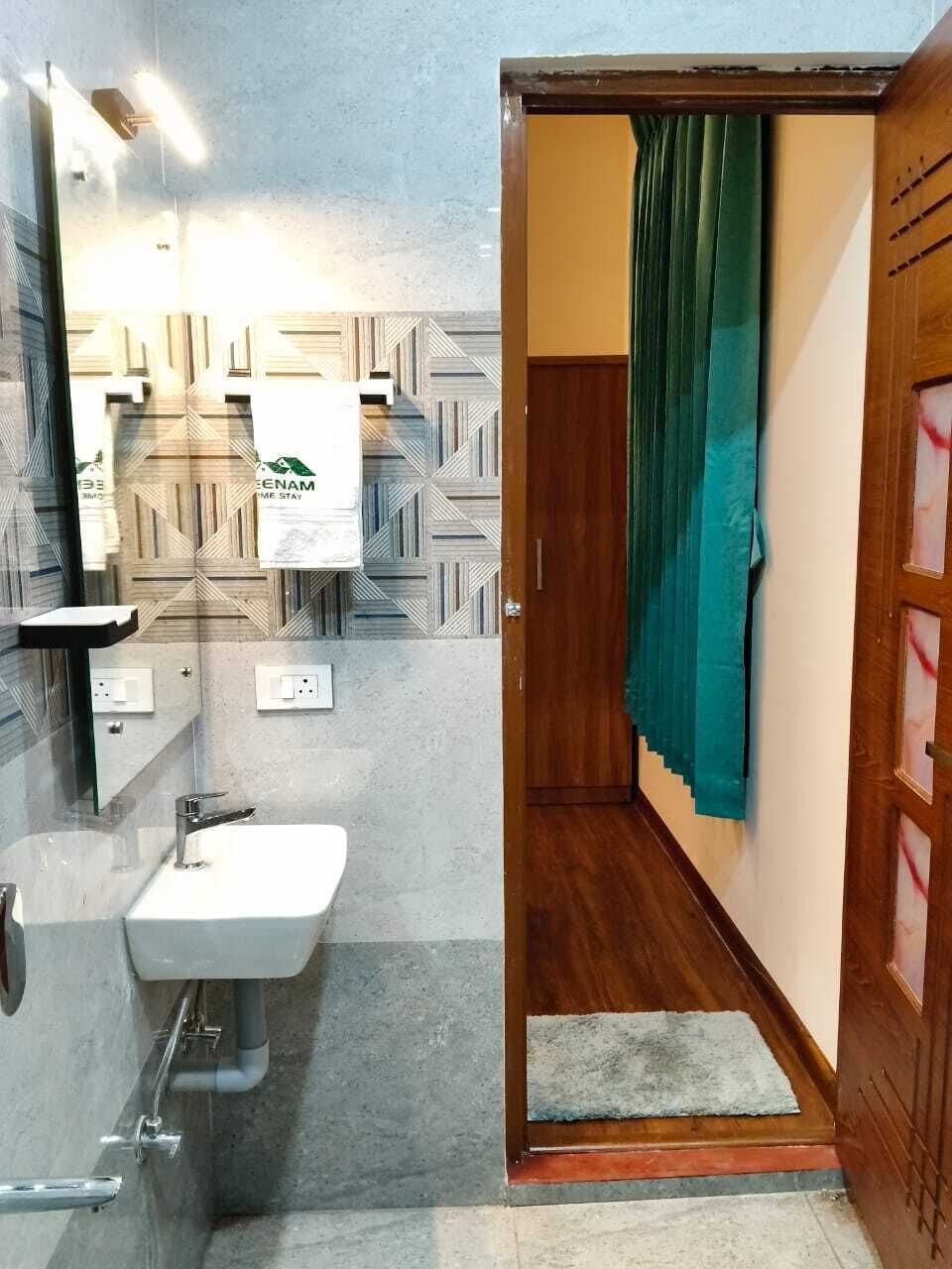 Shower, towels, soap, shampoo