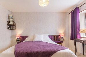 1 bedroom, desk, iron/ironing board, travel cot - Vacation rental, a 3-star-rated furnished tourist accommodation, just outside Nevers, (Marzy)