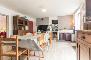 Dining - Vacation rental, a 3-star-rated furnished tourist accommodation, just outside Nevers, (Marzy)