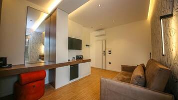 Suite, Balkon, Stadtblick | Wohnbereich